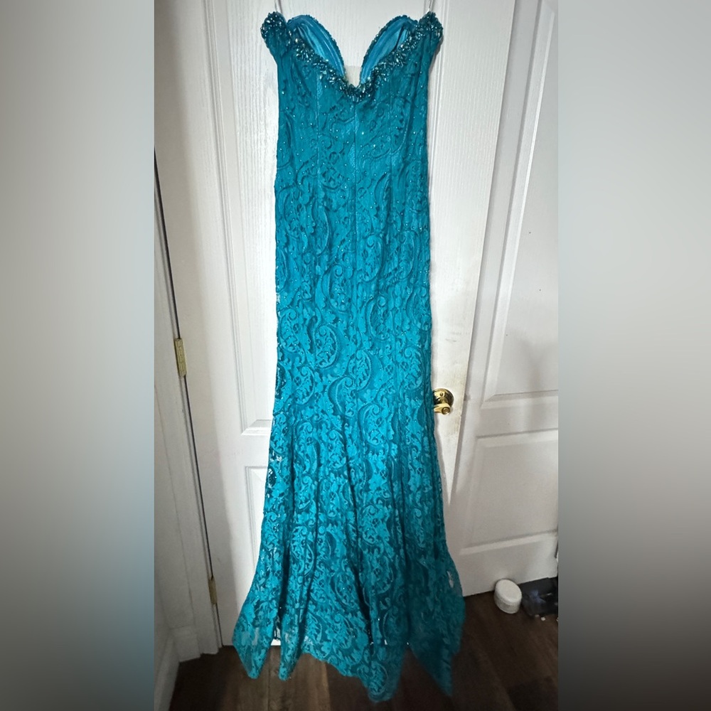 Ellie Wilde Vibrant Blue Lace/Beaded Dress
